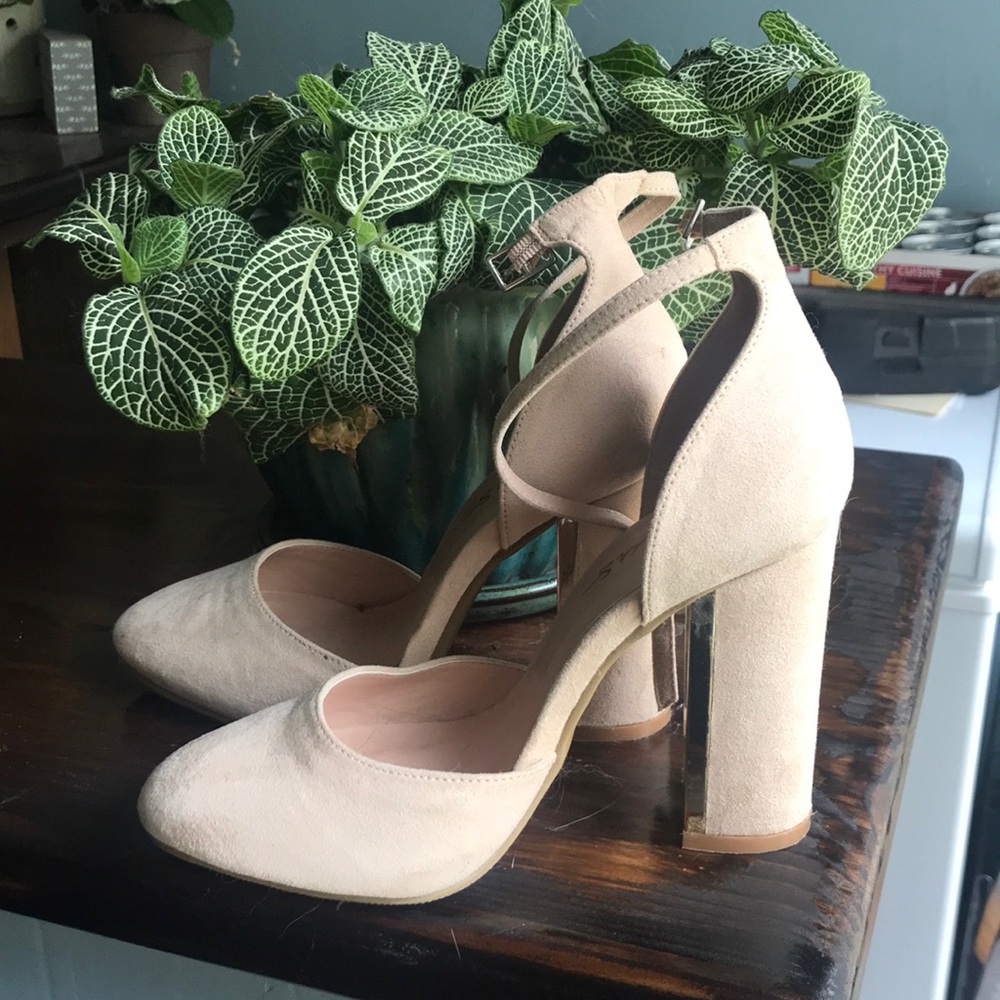 Lulu’s chunky nude heel